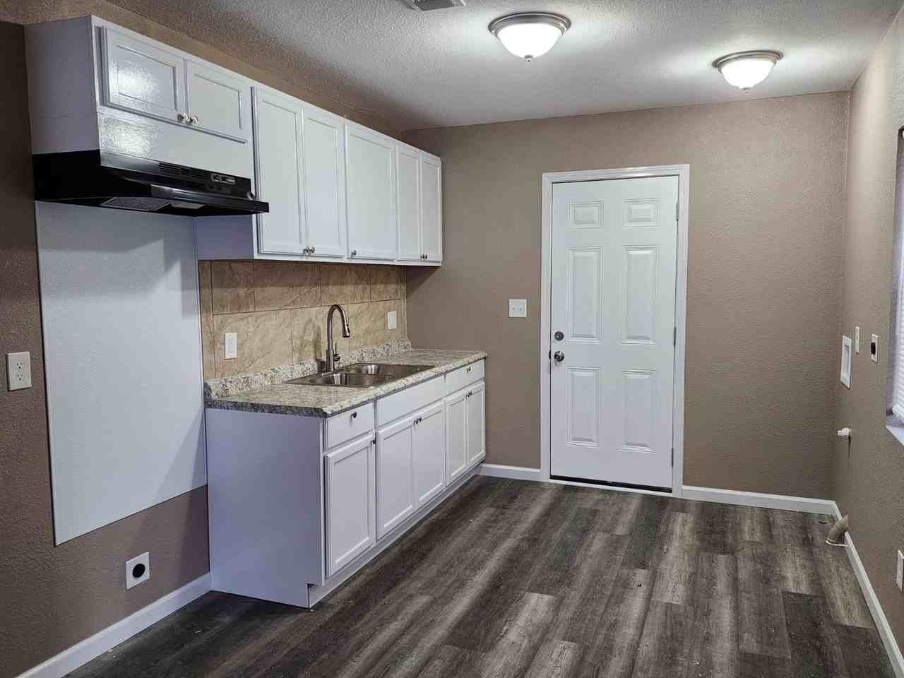 203 W Dewey Ave - Photo 2 of 3