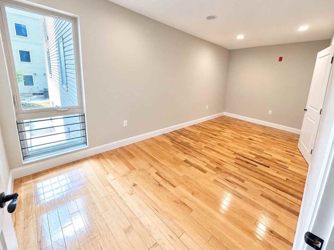 426 n 40th St (LO) - Photo 6 of 26