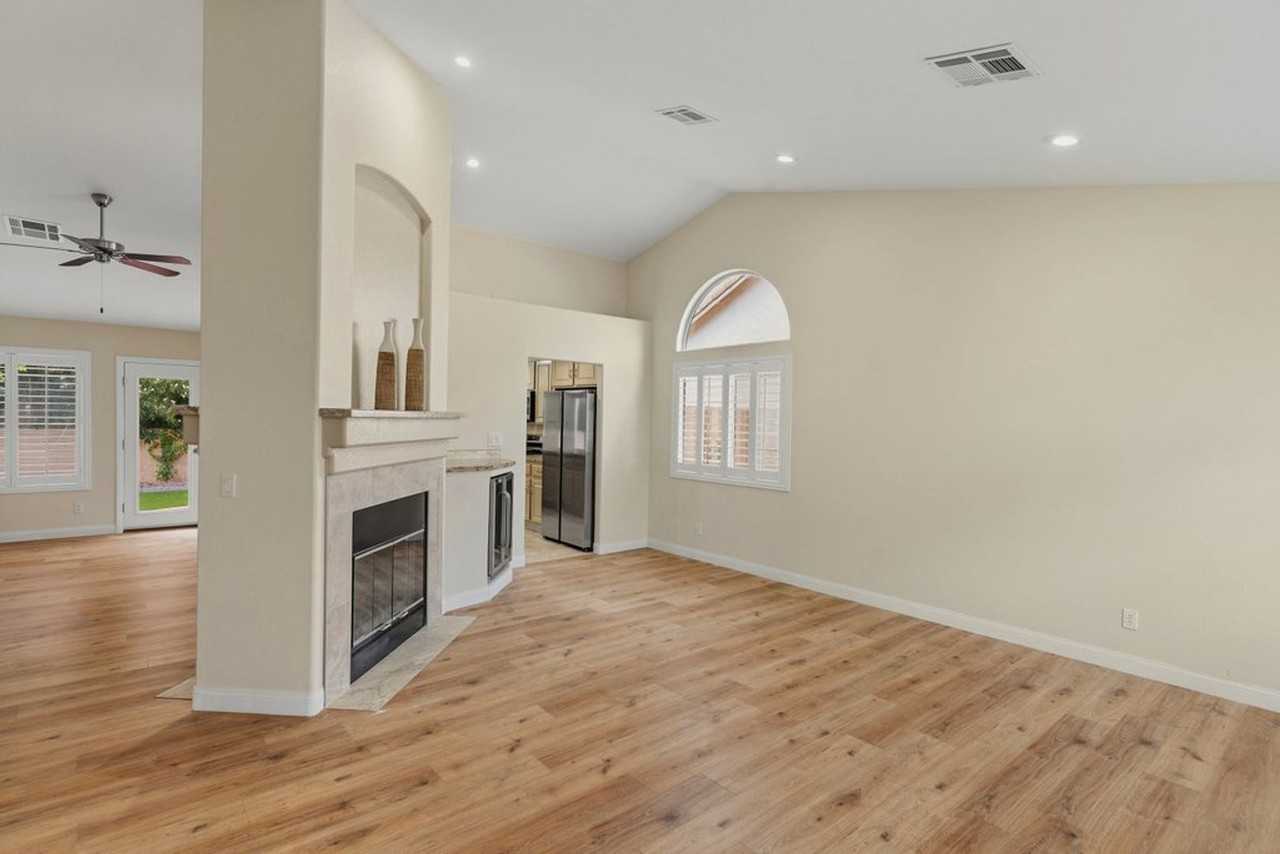 235 Scotgrove St - Photo 6 of 34