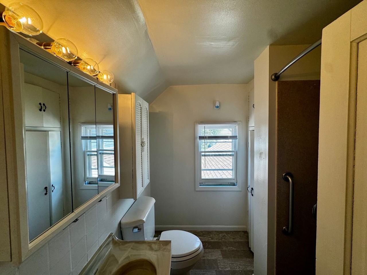 1422 11th St - Photo 4 of 23