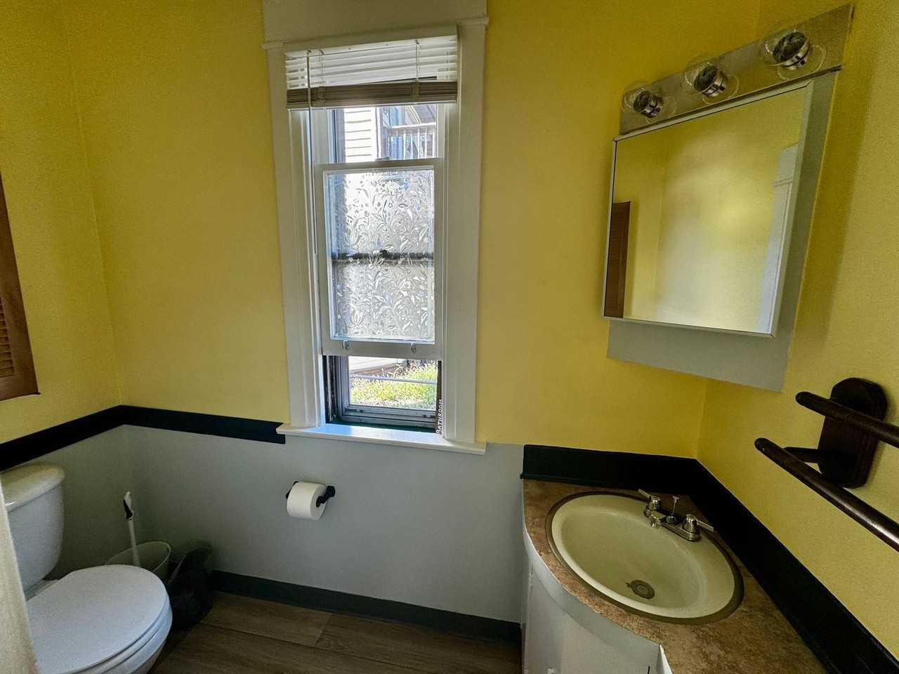 1422 11th St - Photo 6 of 23
