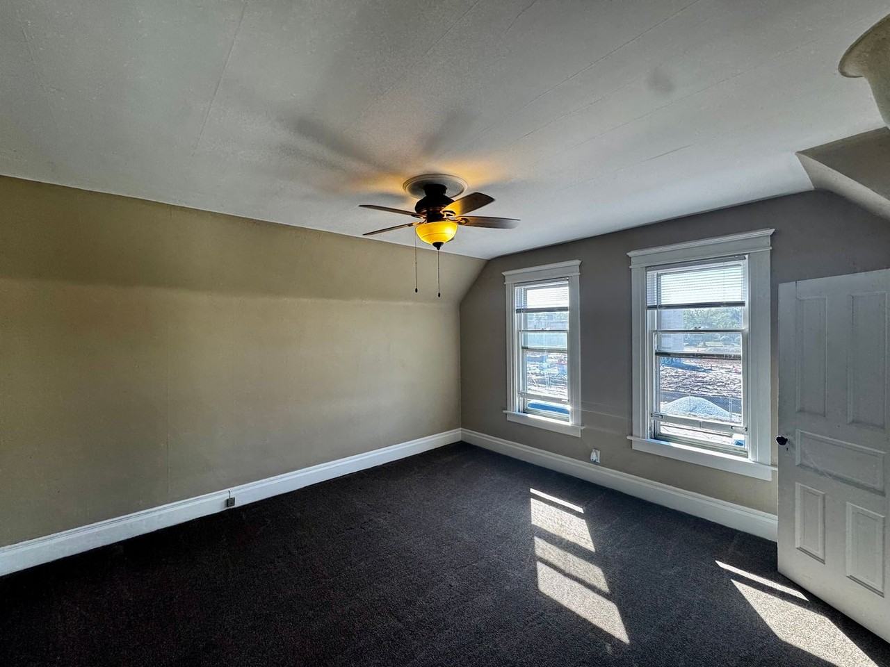 1422 11th St - Photo 7 of 23