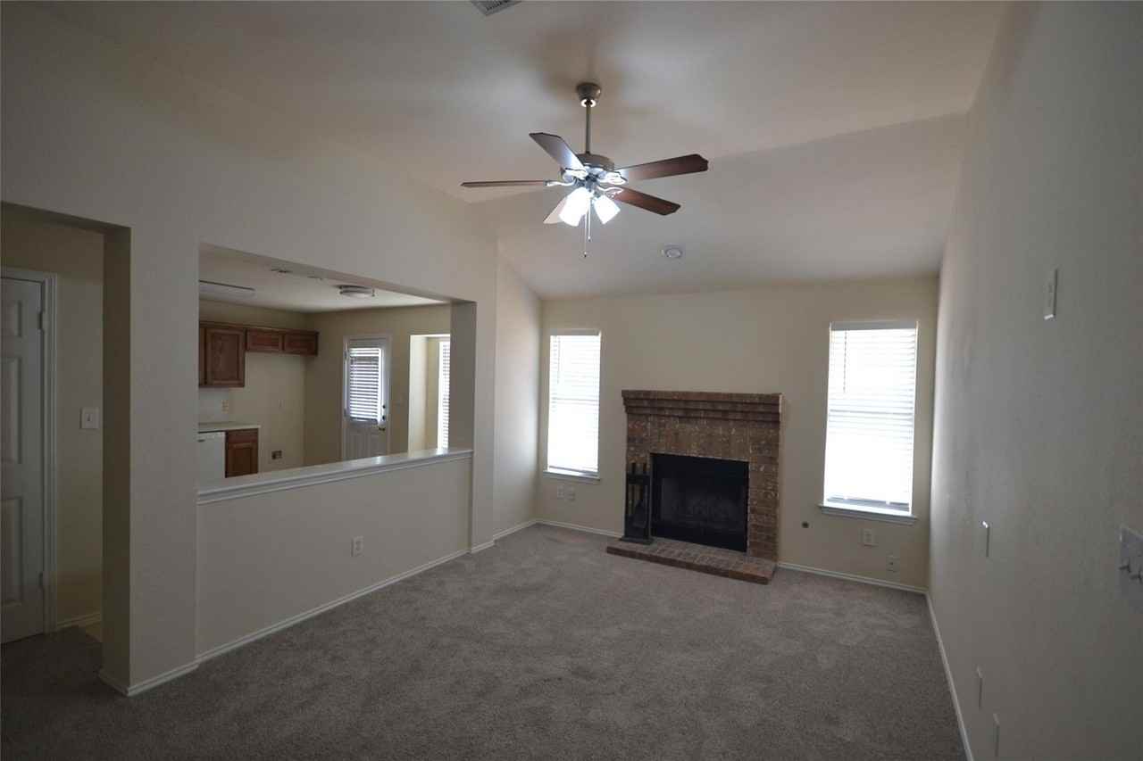 718 Meadow View Dr - Photo 5 of 18
