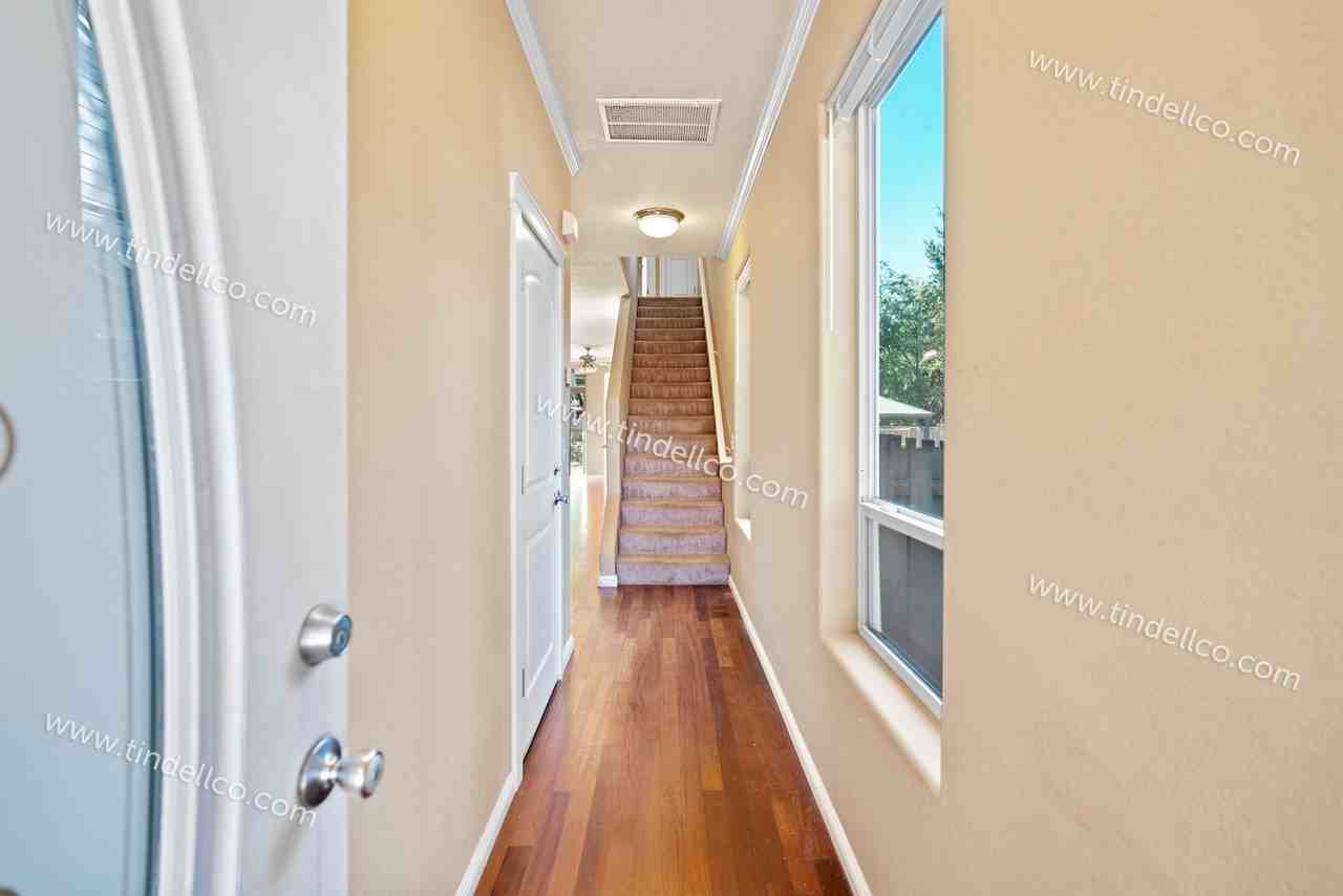 8223 N Foss Ave - Photo 2 of 25