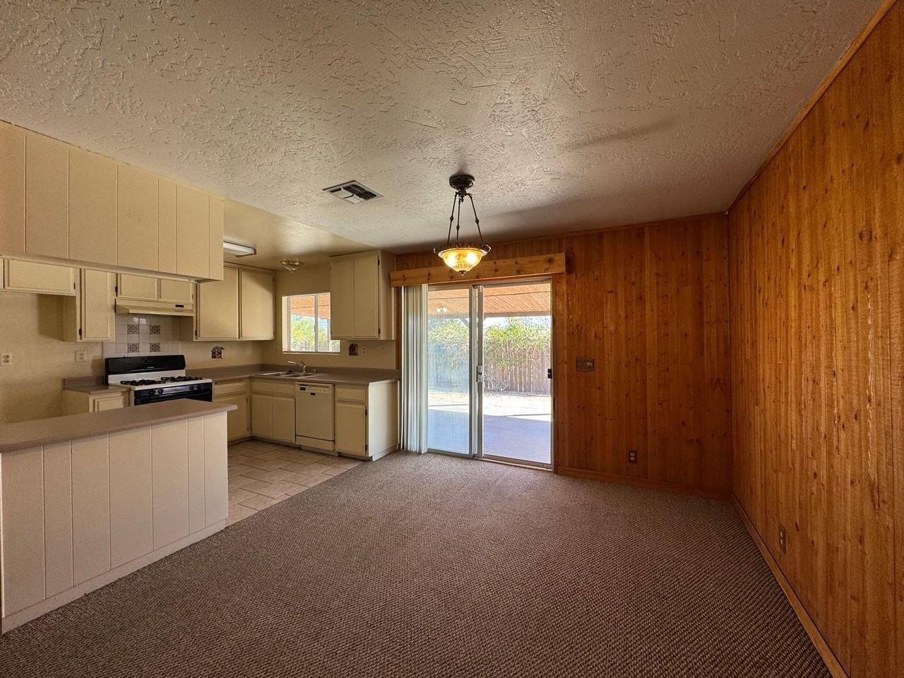 19172 Goleta St - Photo 5 of 20