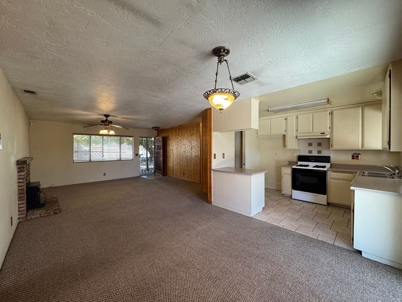 19172 Goleta St - Photo 6 of 20