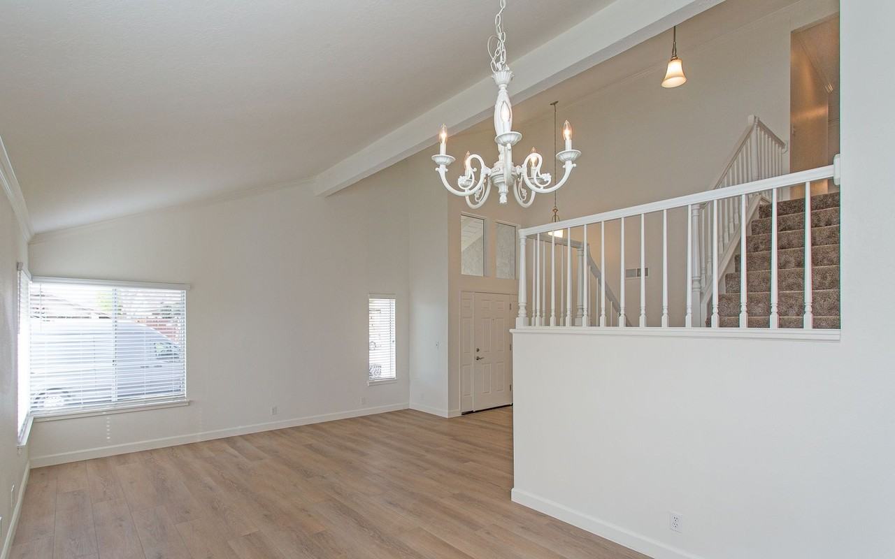 7960 Represa Cir - Photo 4 of 36