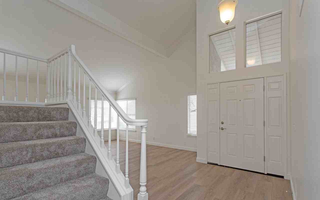 7960 Represa Cir - Photo 5 of 36