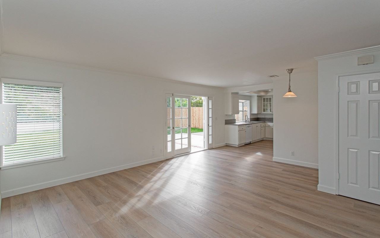 7960 Represa Cir - Photo 6 of 36
