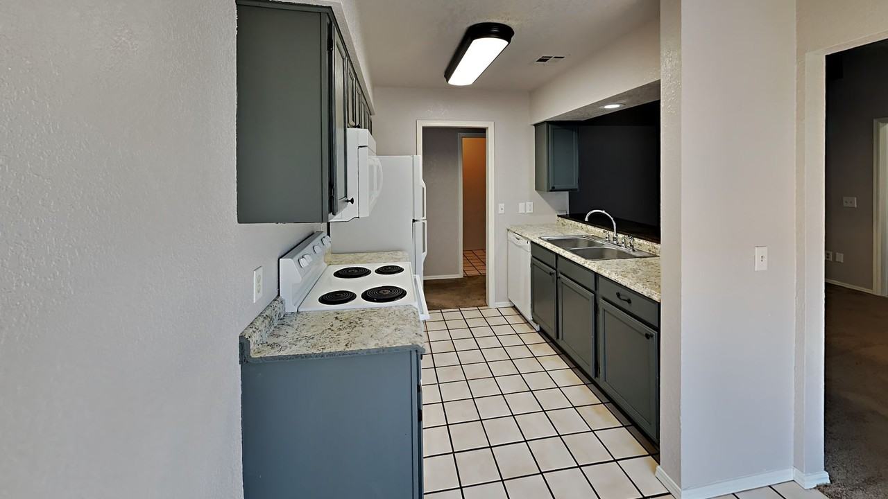 1012 Dustin Dr - Photo 5 of 14