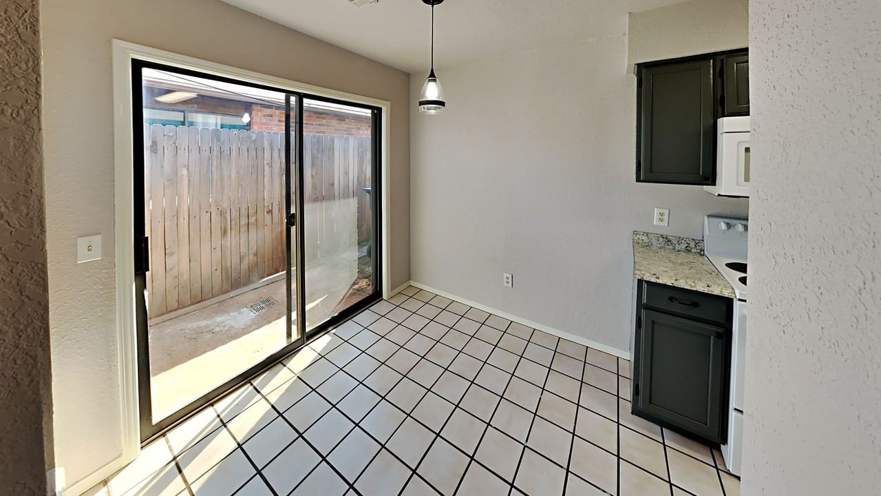1012 Dustin Dr - Photo 6 of 14