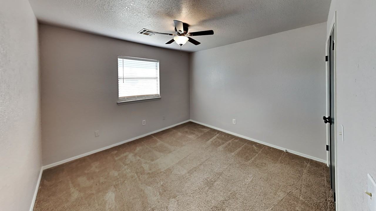 1012 Dustin Dr - Photo 7 of 14