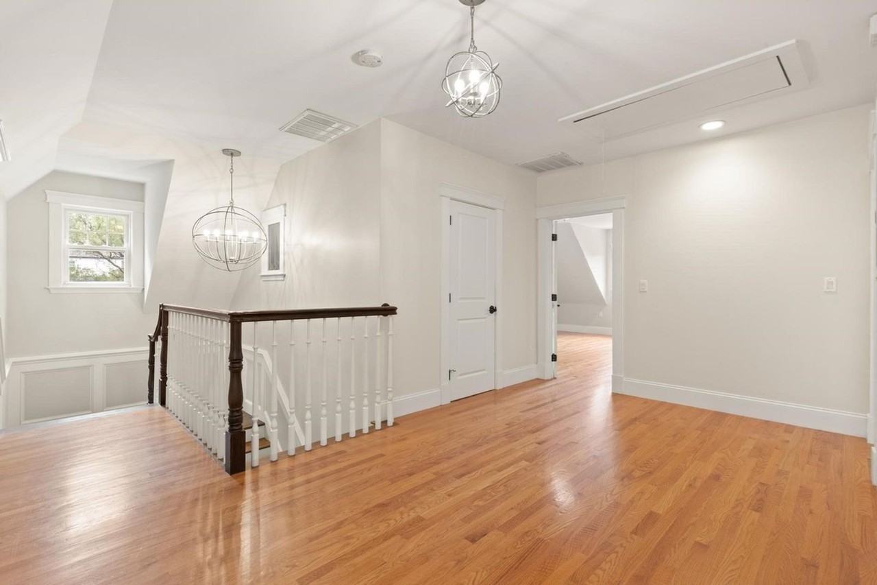 91 University Rd - Photo 3 of 39