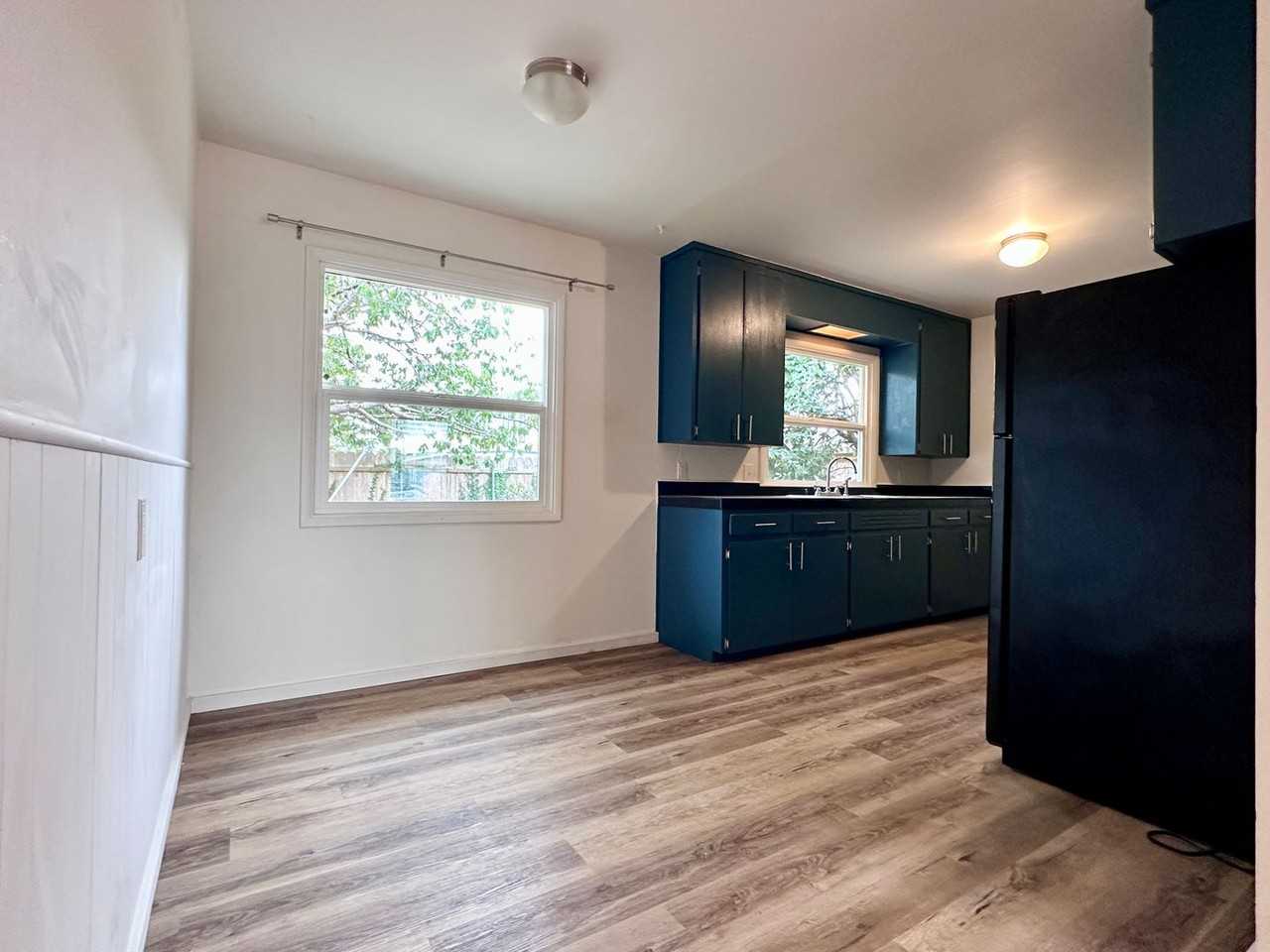 1017 Lewis Ave - Photo 4 of 17