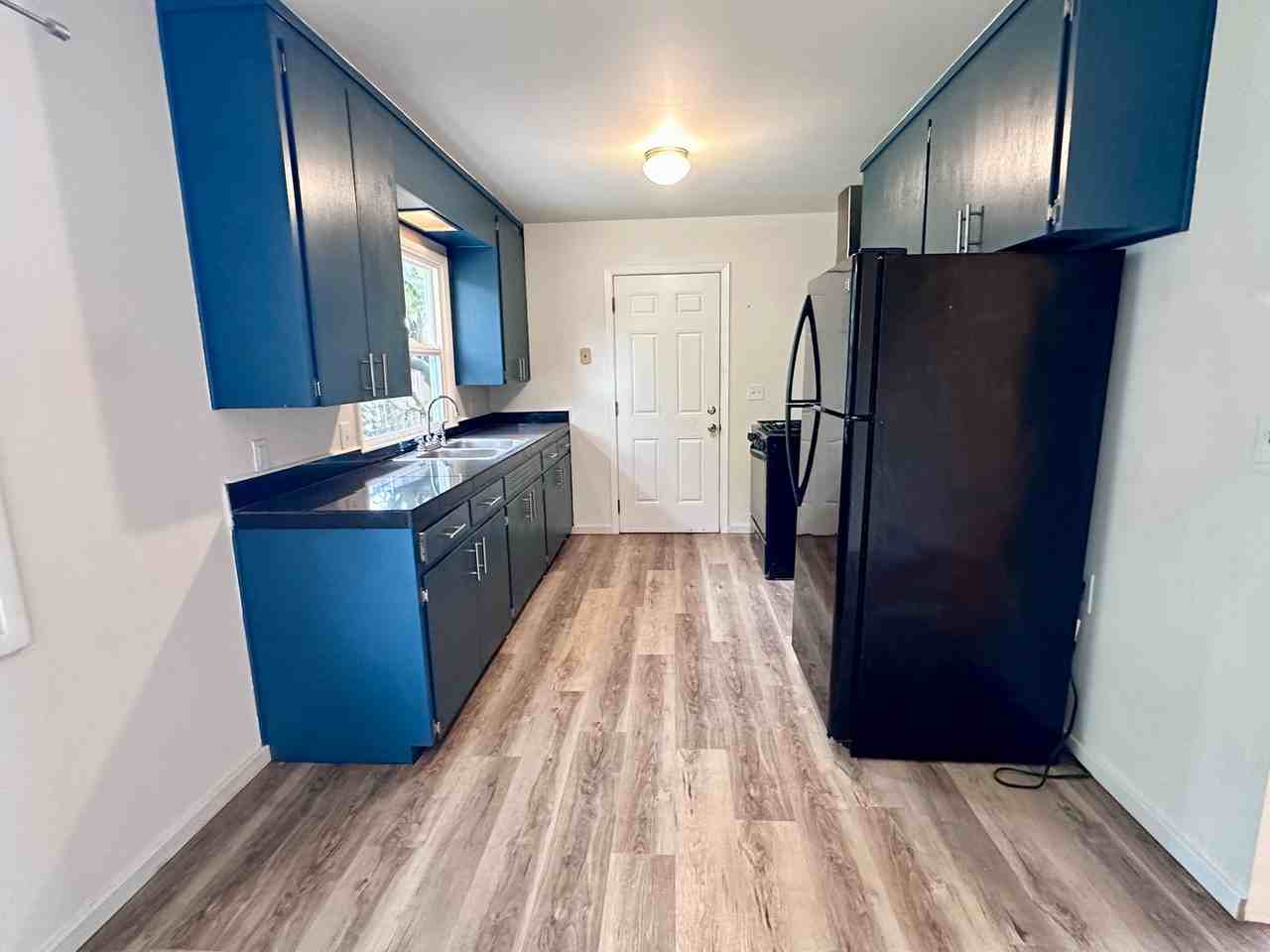 1017 Lewis Ave - Photo 5 of 17