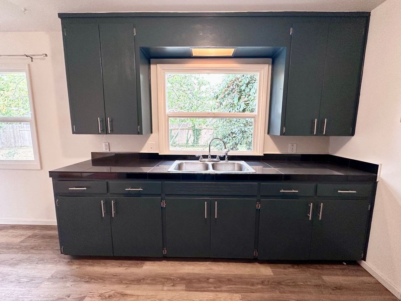 1017 Lewis Ave - Photo 6 of 17