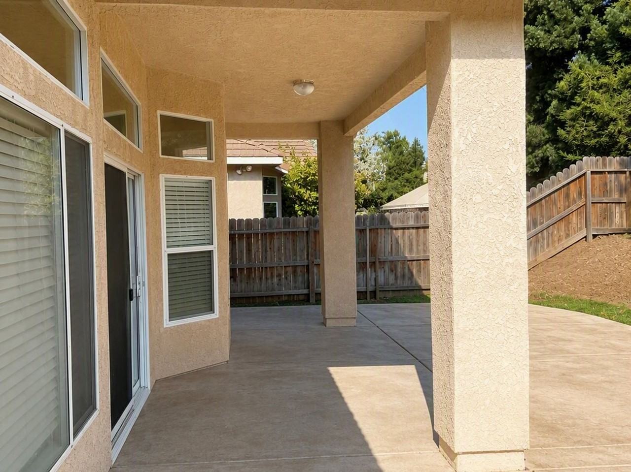 5594 W Bluff Ave - Photo 4 of 8