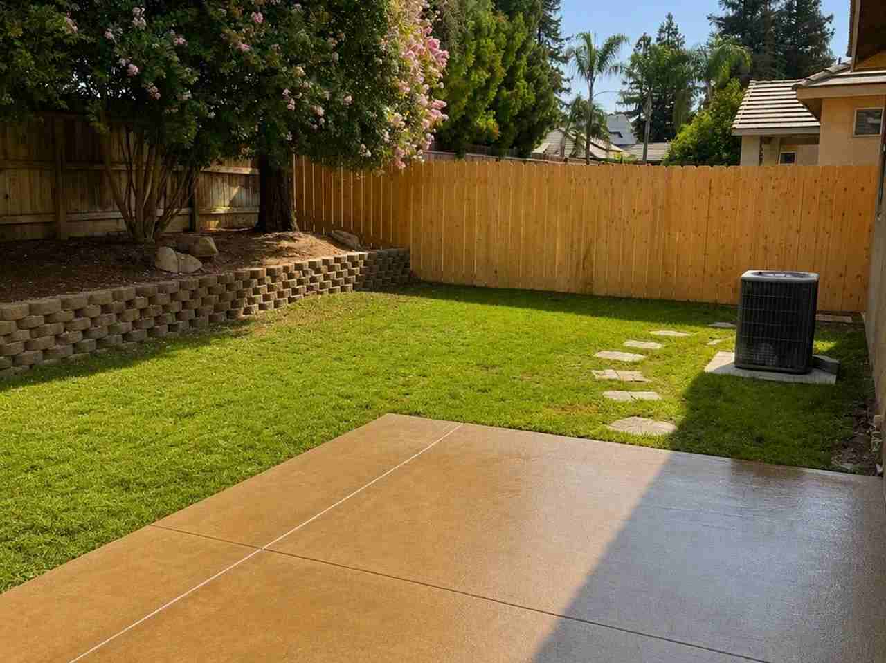5594 W Bluff Ave - Photo 6 of 8