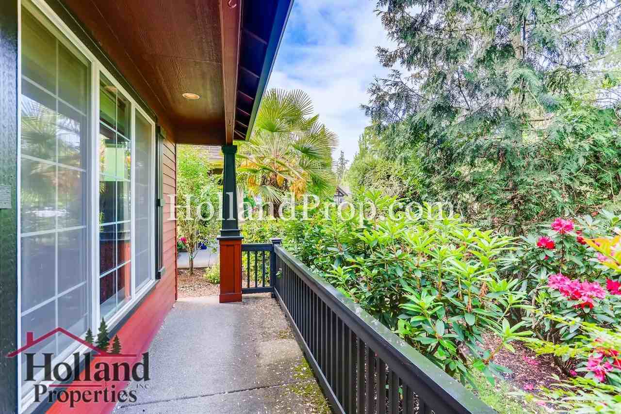 1120 Se 11th Ave - Photo 2 of 26