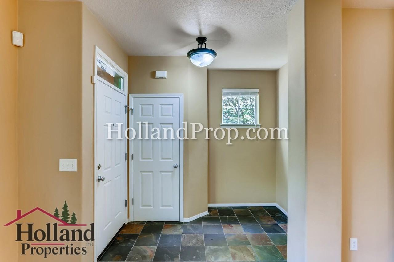 1120 Se 11th Ave - Photo 3 of 26