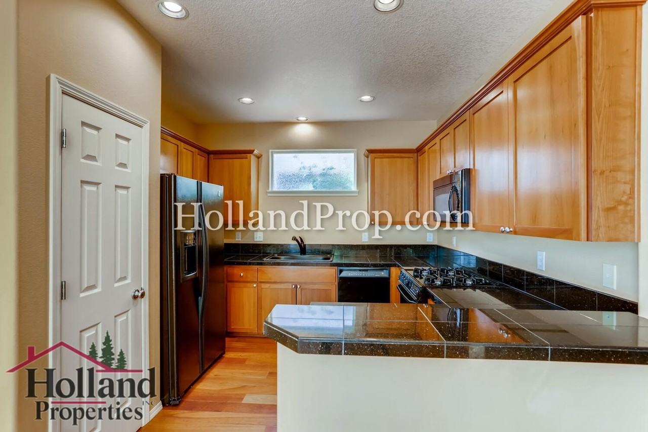 1120 Se 11th Ave - Photo 6 of 26