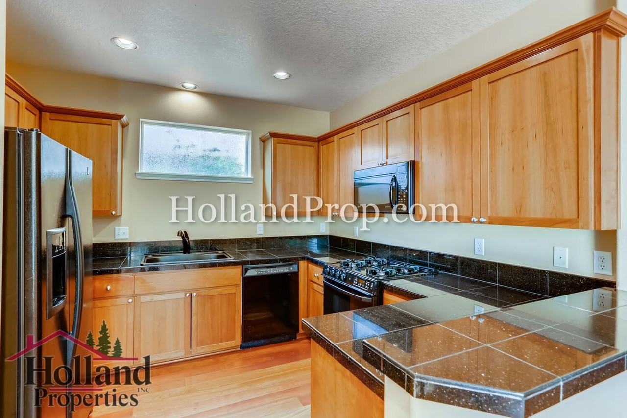 1120 Se 11th Ave - Photo 7 of 26