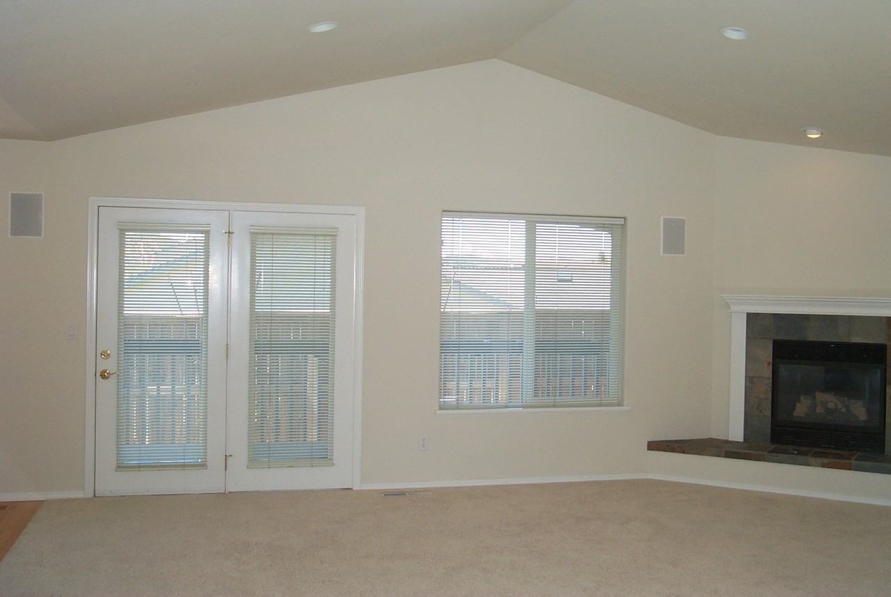1305 Ne Tucson Way - Photo 4 of 9