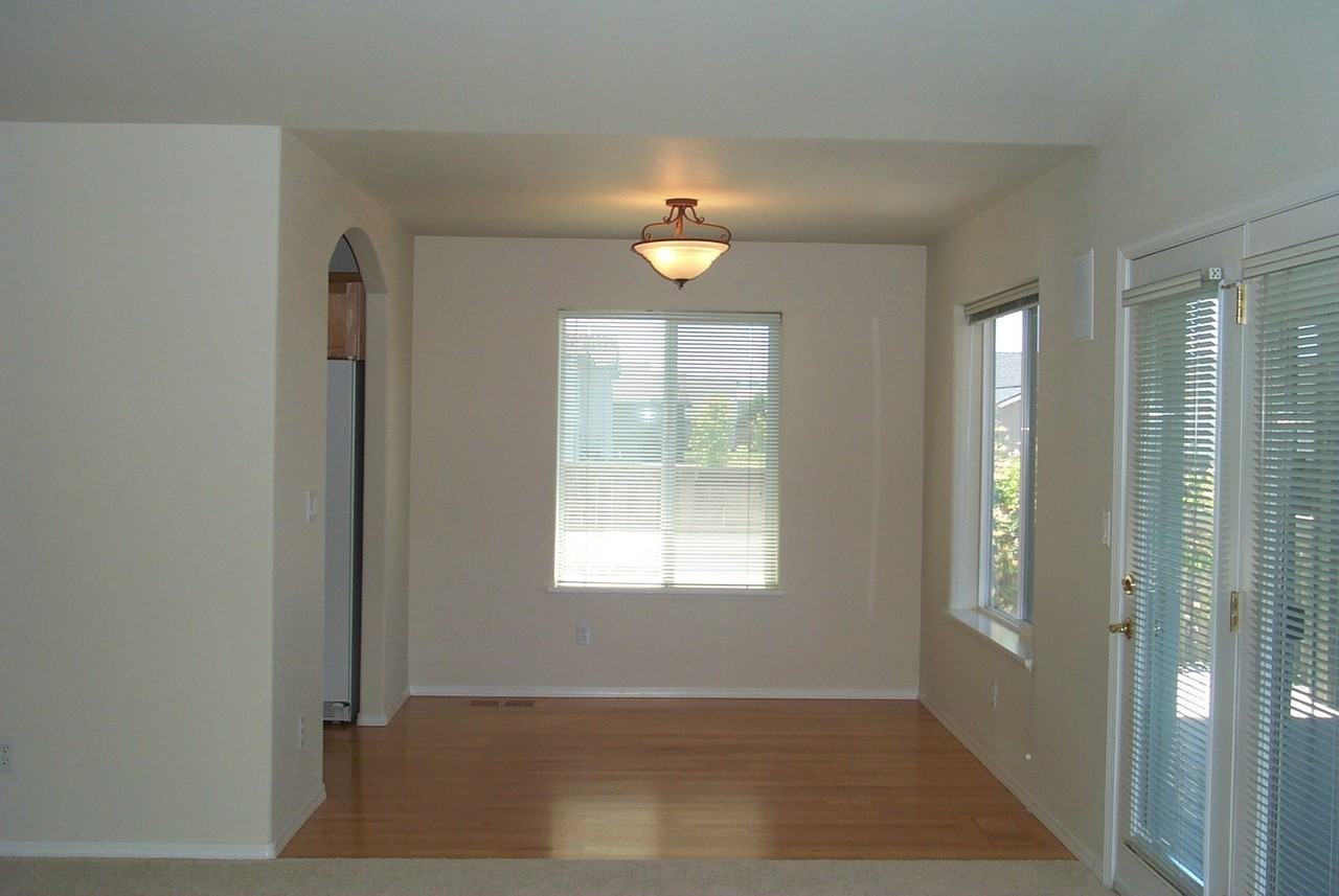 1305 Ne Tucson Way - Photo 5 of 9