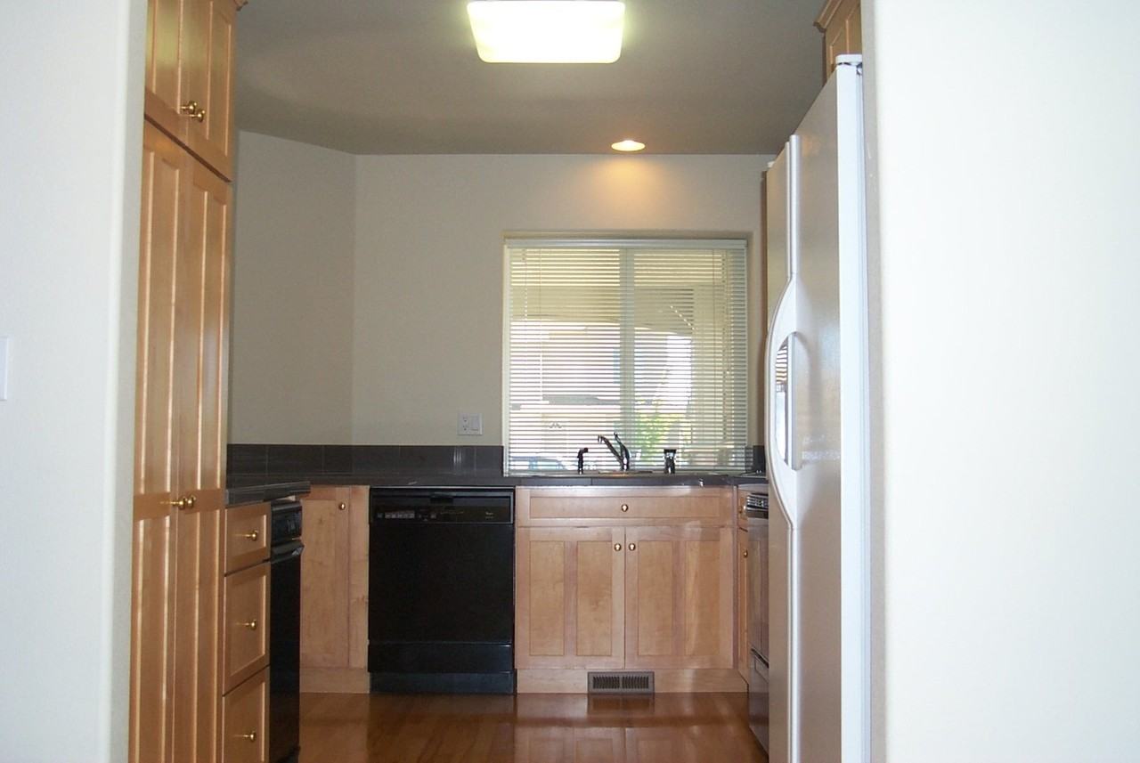 1305 Ne Tucson Way - Photo 7 of 9