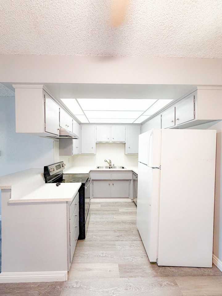 900 Kincaid Ave - Photo 3 of 21