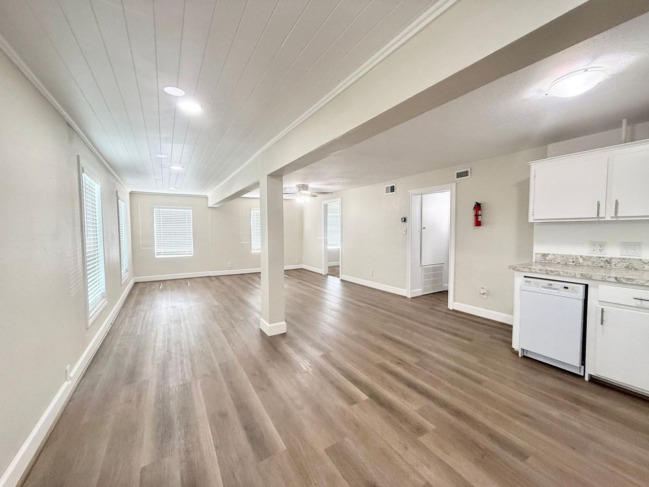 414 Murex St - Photo 3 of 17
