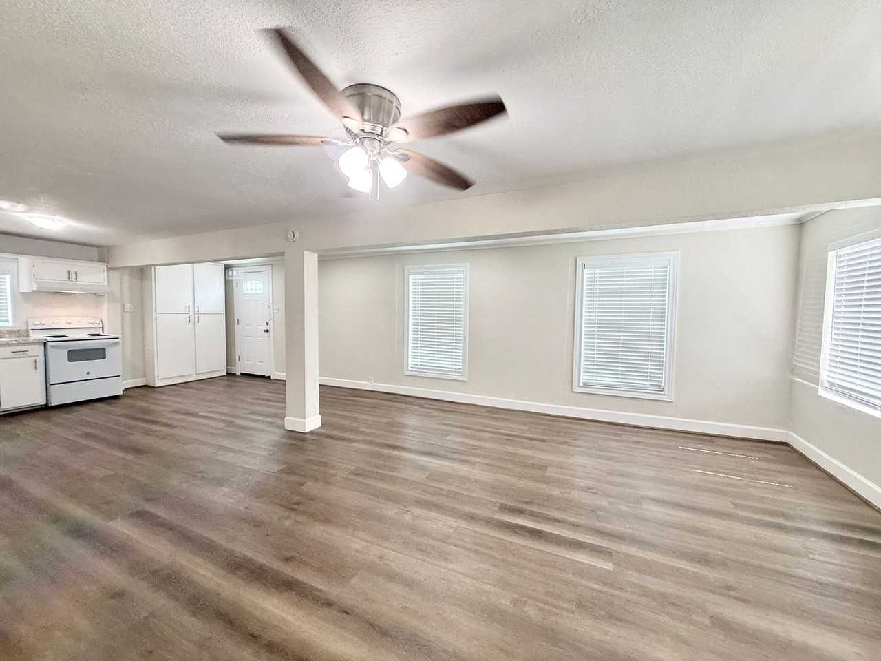 414 Murex St - Photo 4 of 17