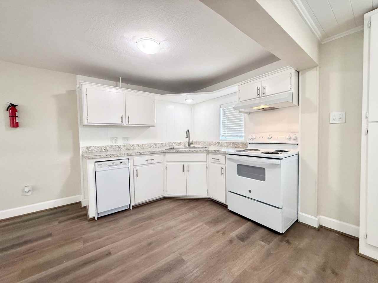 414 Murex St - Photo 5 of 17