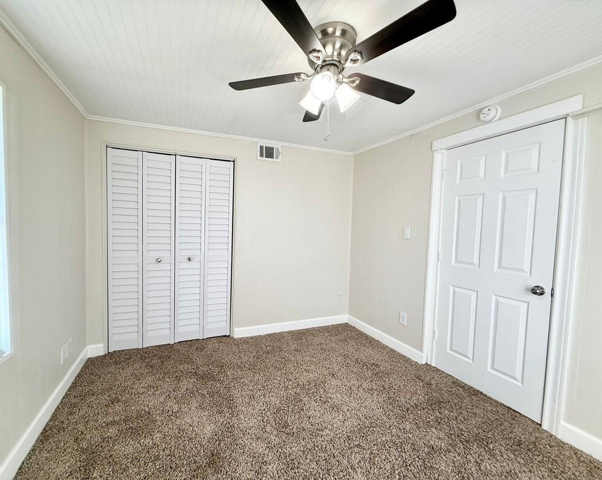 414 Murex St - Photo 7 of 17