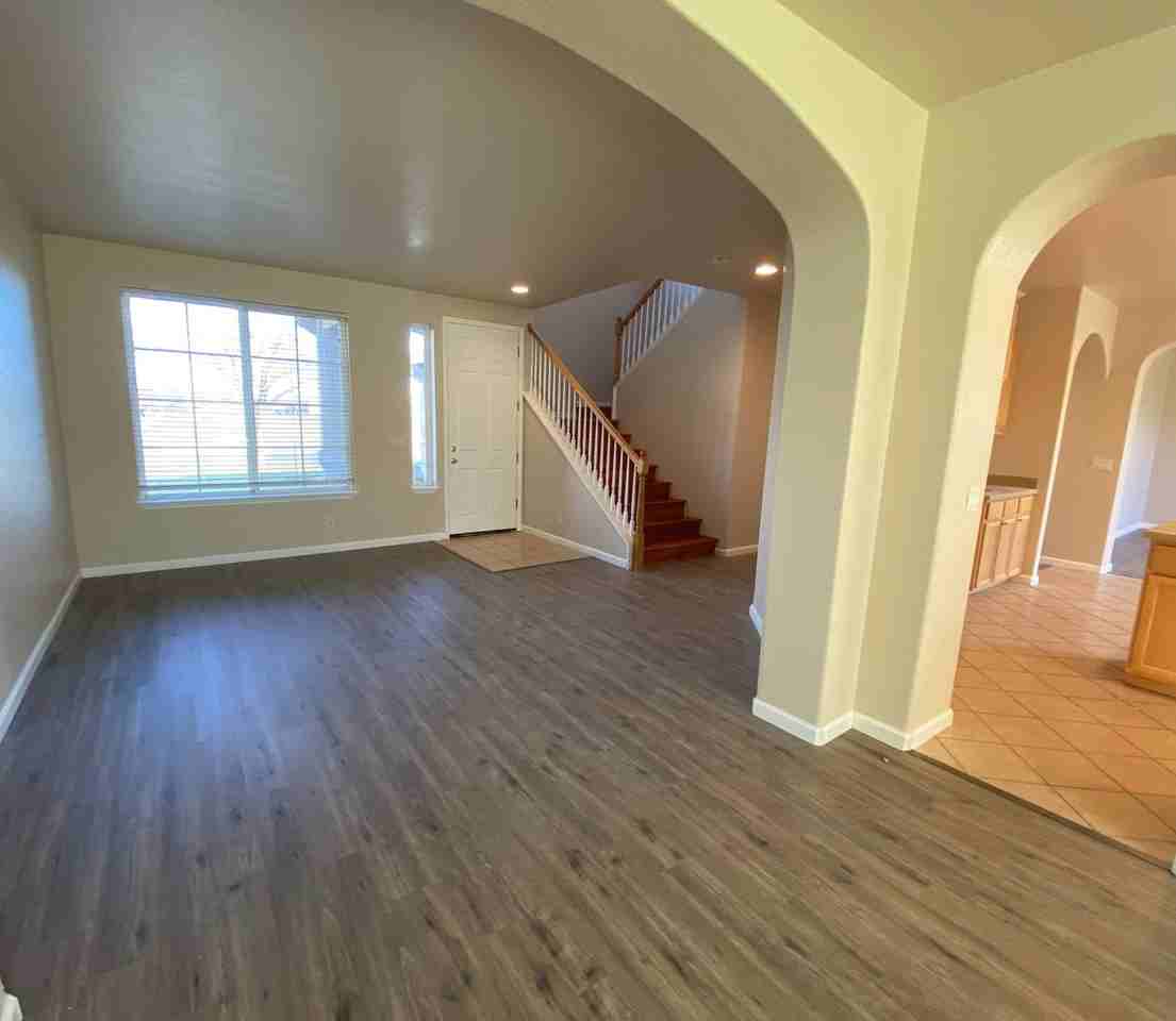 331 Sorento St - Photo 2 of 14