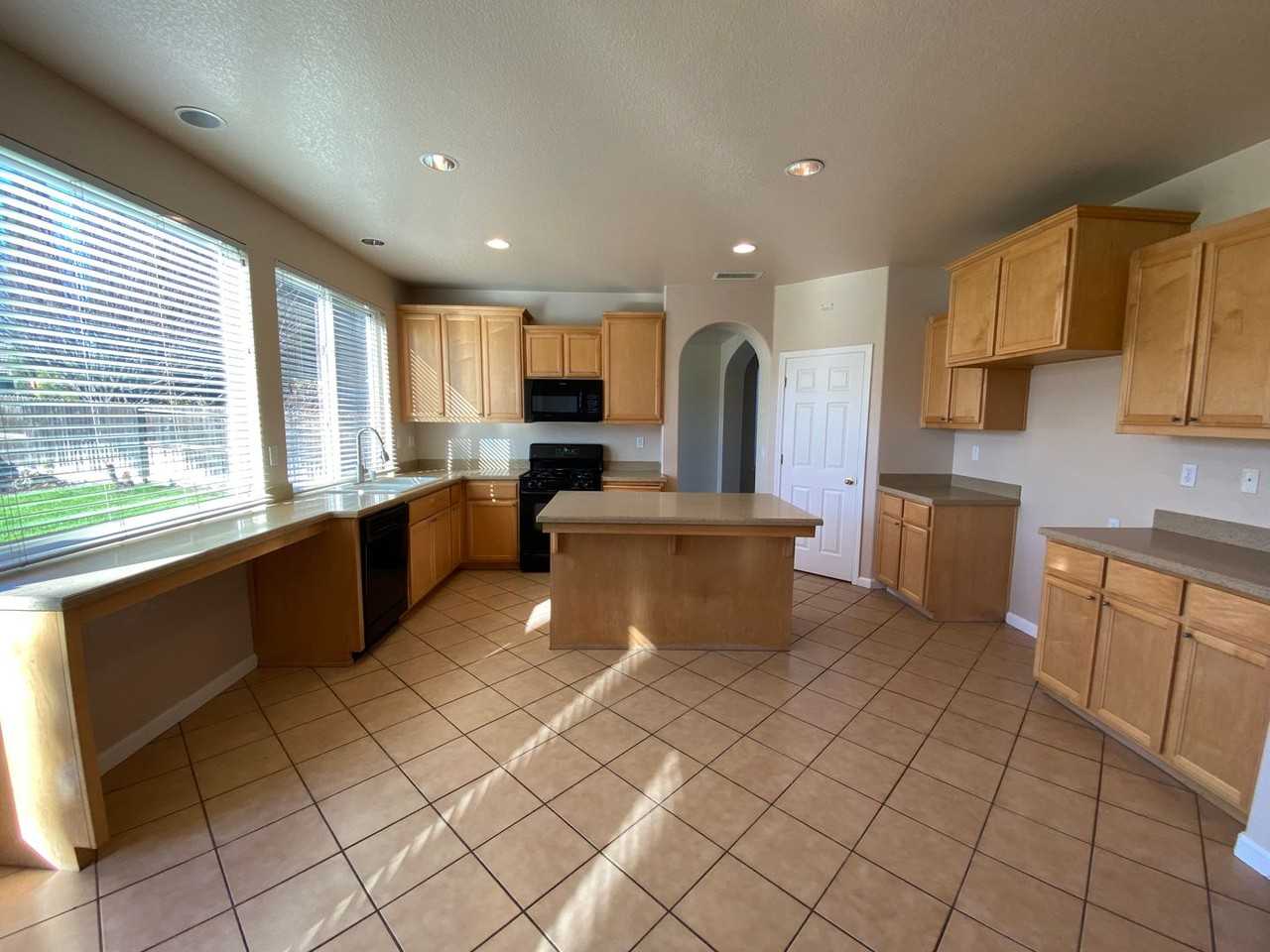 331 Sorento St - Photo 3 of 14