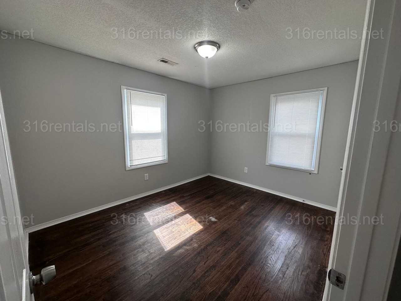 1239 N Dellrose Ave - Photo 4 of 7