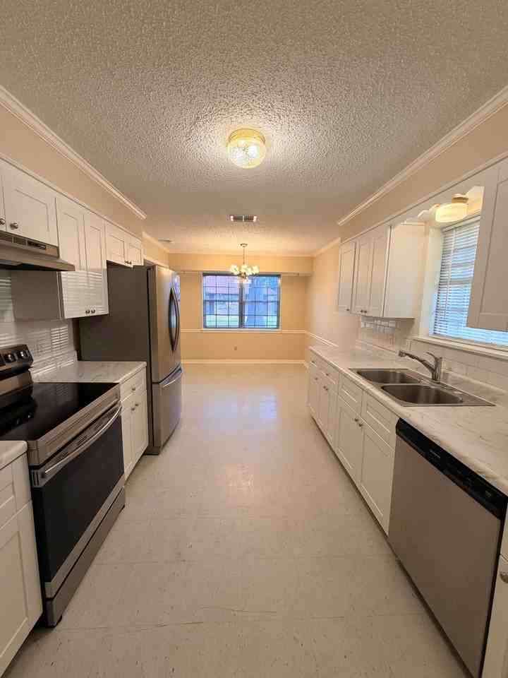 9103 Dogwood Trl - Photo 7 of 33