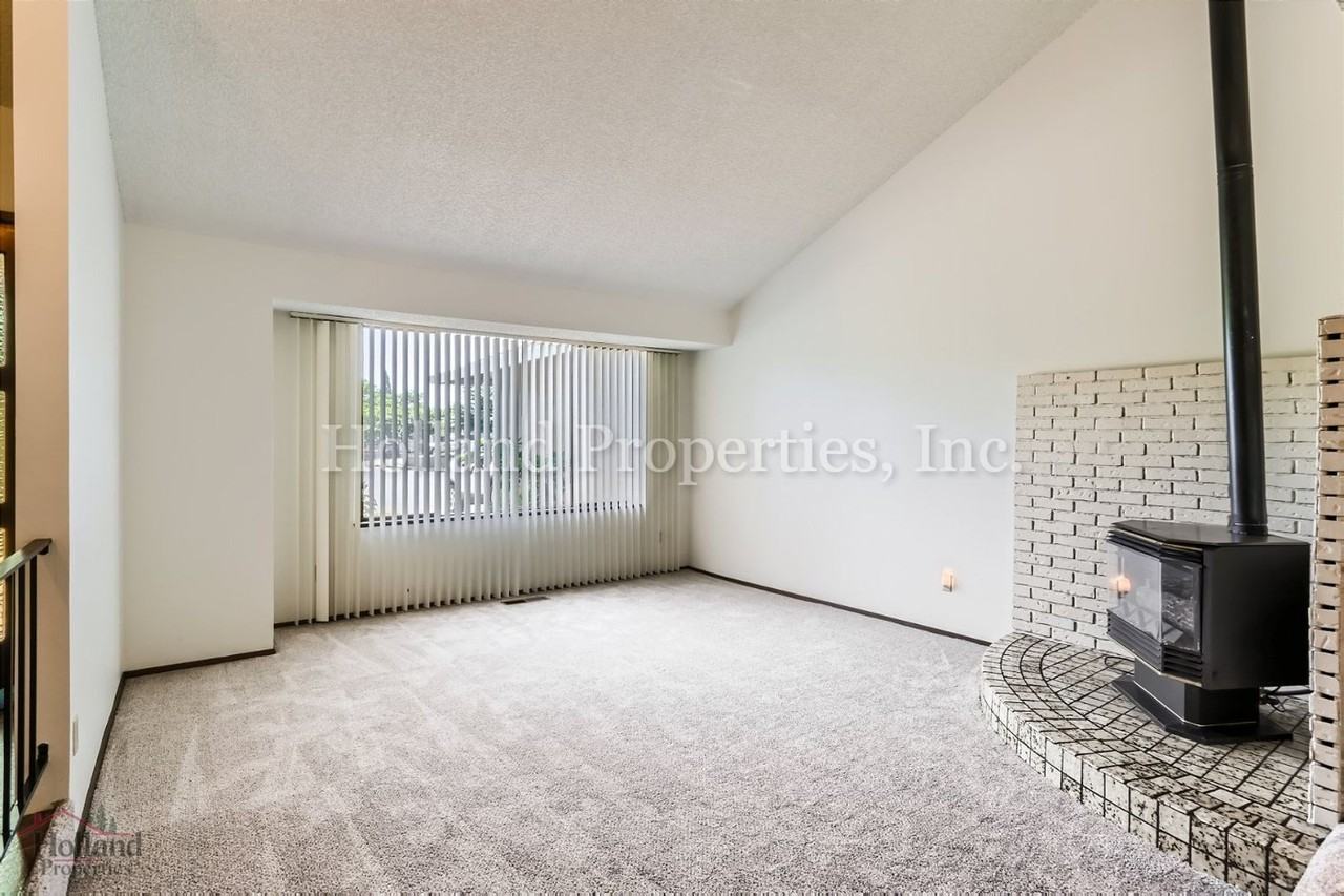 1005 Sw 192nd Ct - Photo 5 of 18