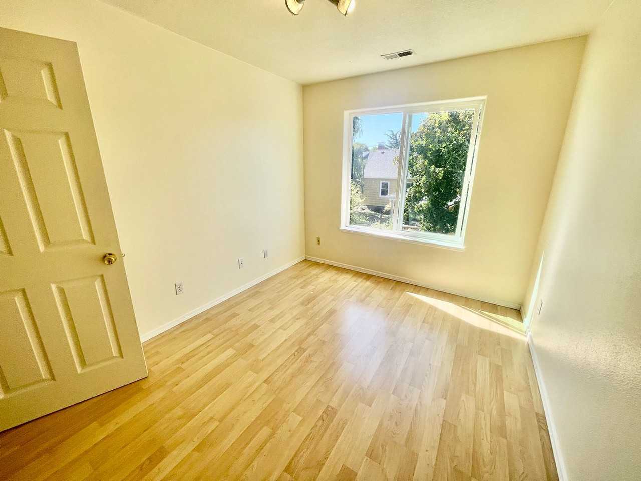 6113 Ne 8th Ave - Photo 3 of 23