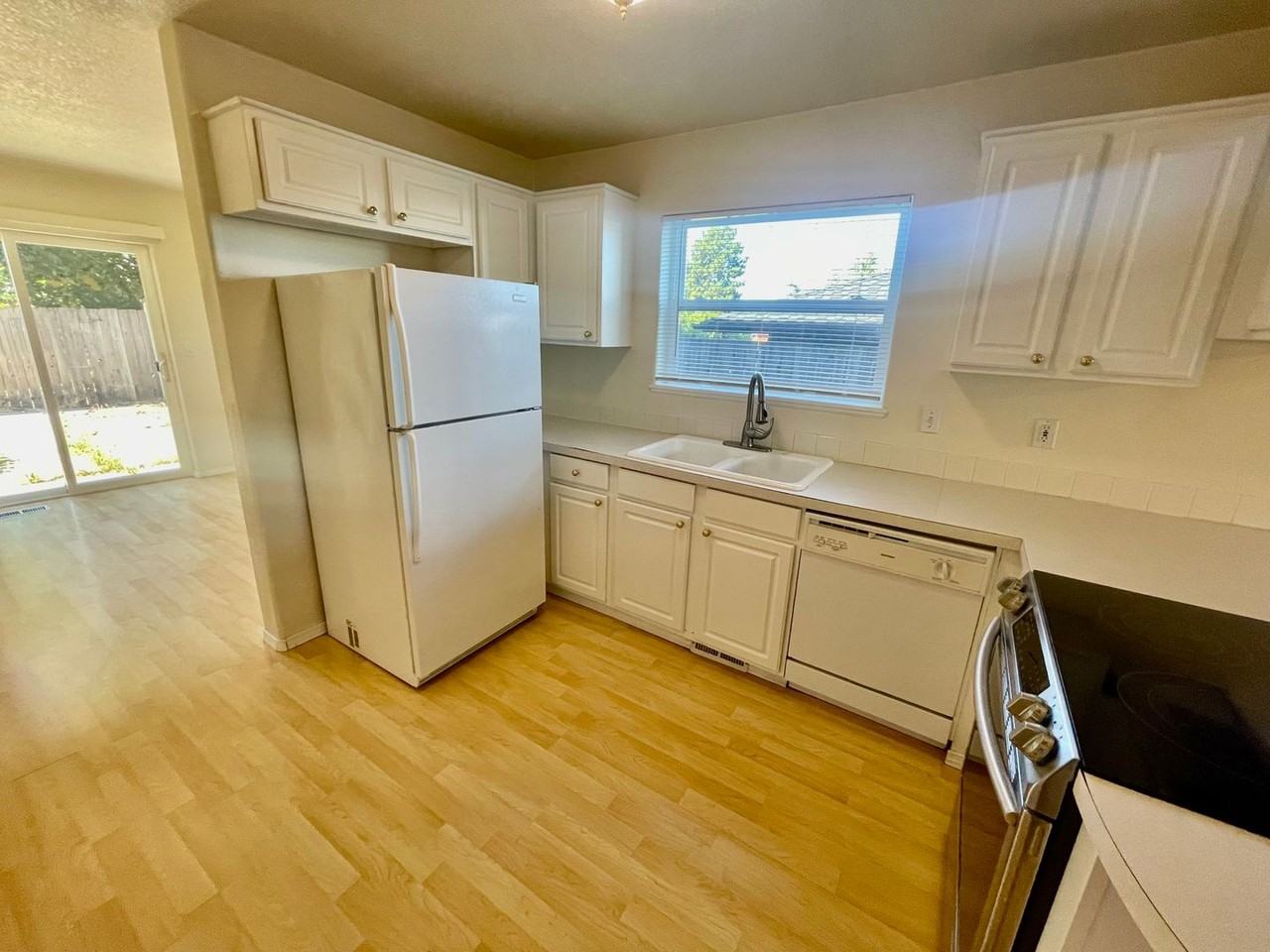 6113 Ne 8th Ave - Photo 5 of 23