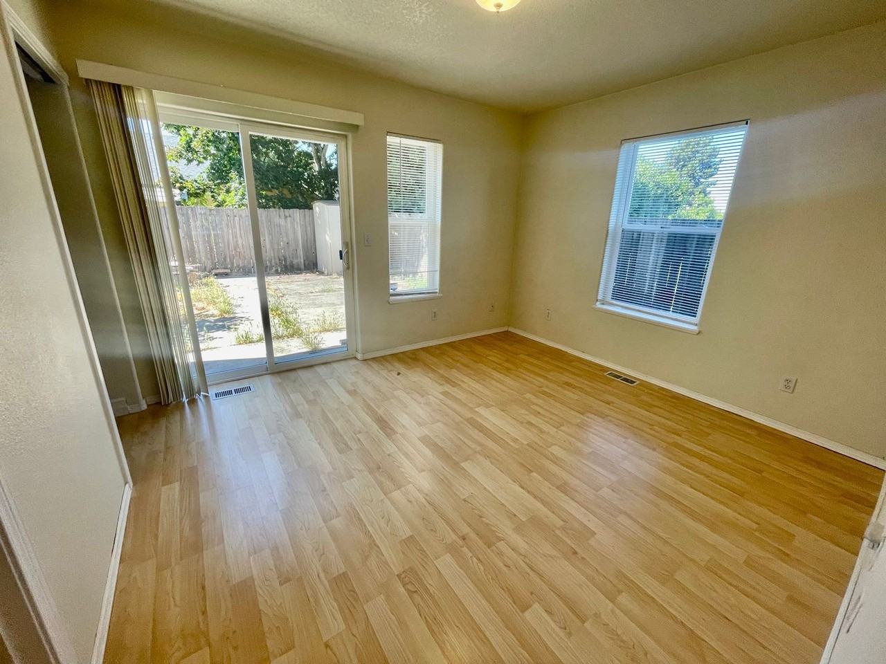 6113 Ne 8th Ave - Photo 7 of 23