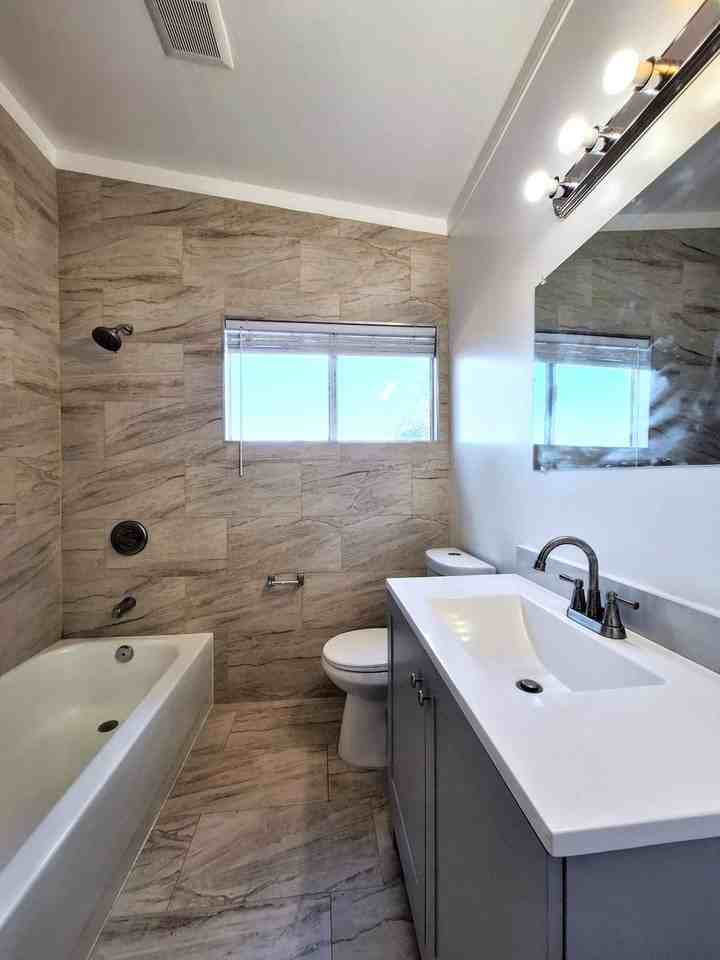 2568 Illinois St - Photo 4 of 25
