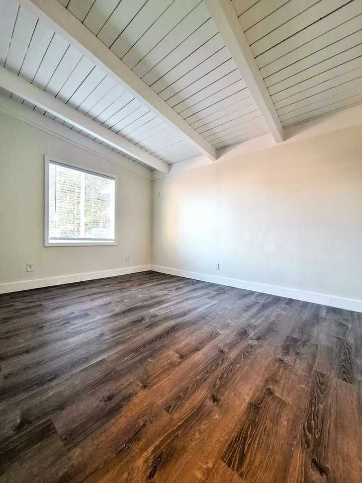 2568 Illinois St - Photo 5 of 25