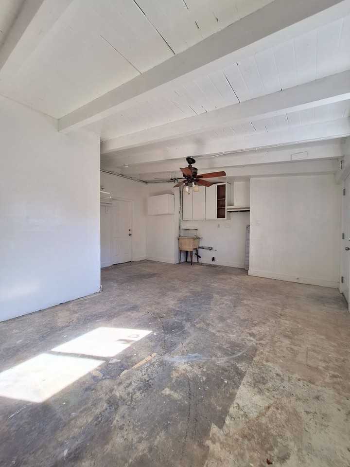 2568 Illinois St - Photo 6 of 25