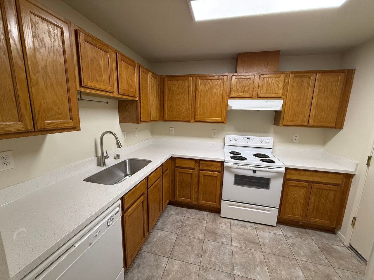 2477 San Miguel Ave - Photo 4 of 16