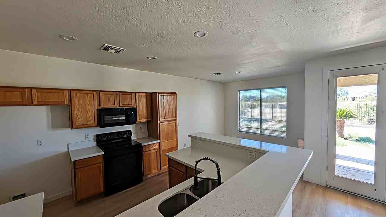 29810 N Little Leaf Dr - Photo 4 of 19