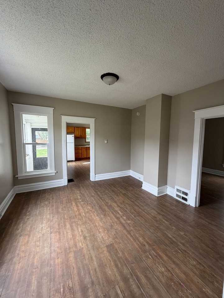 54 E 19th St - Photo 2 of 10