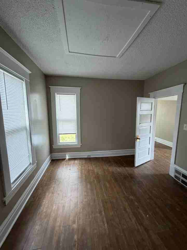 54 E 19th St - Photo 4 of 10