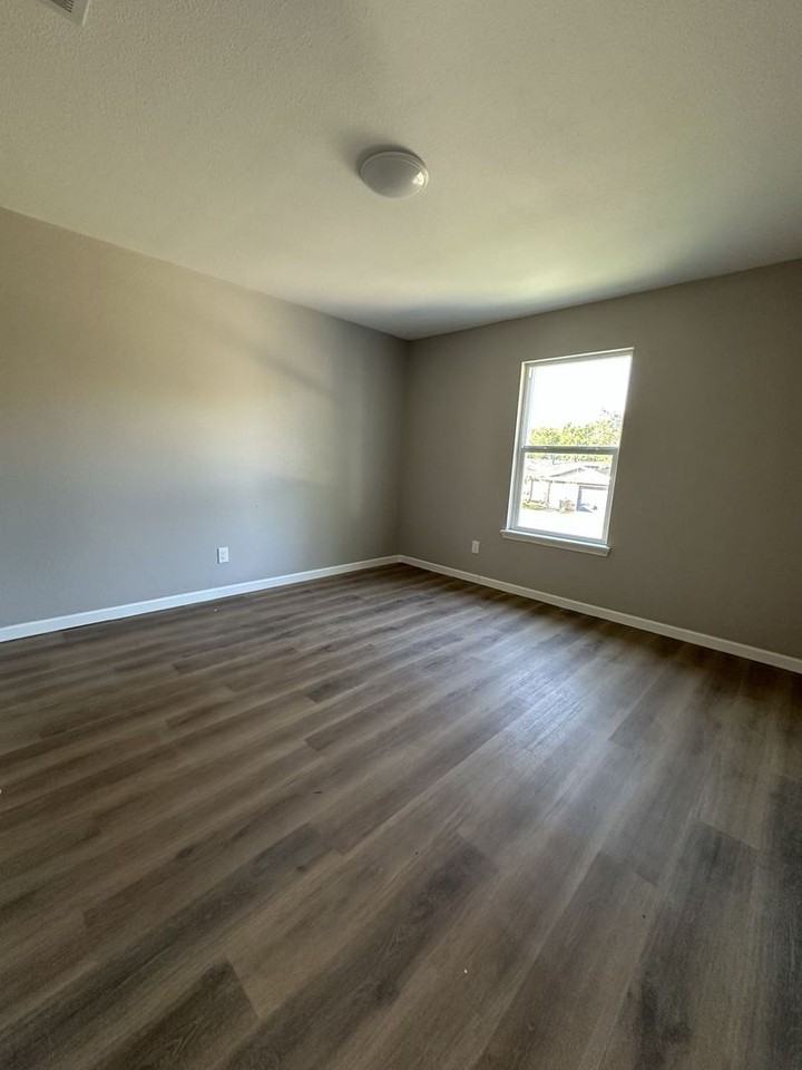 7127 Howerington Cir - Photo 2 of 9